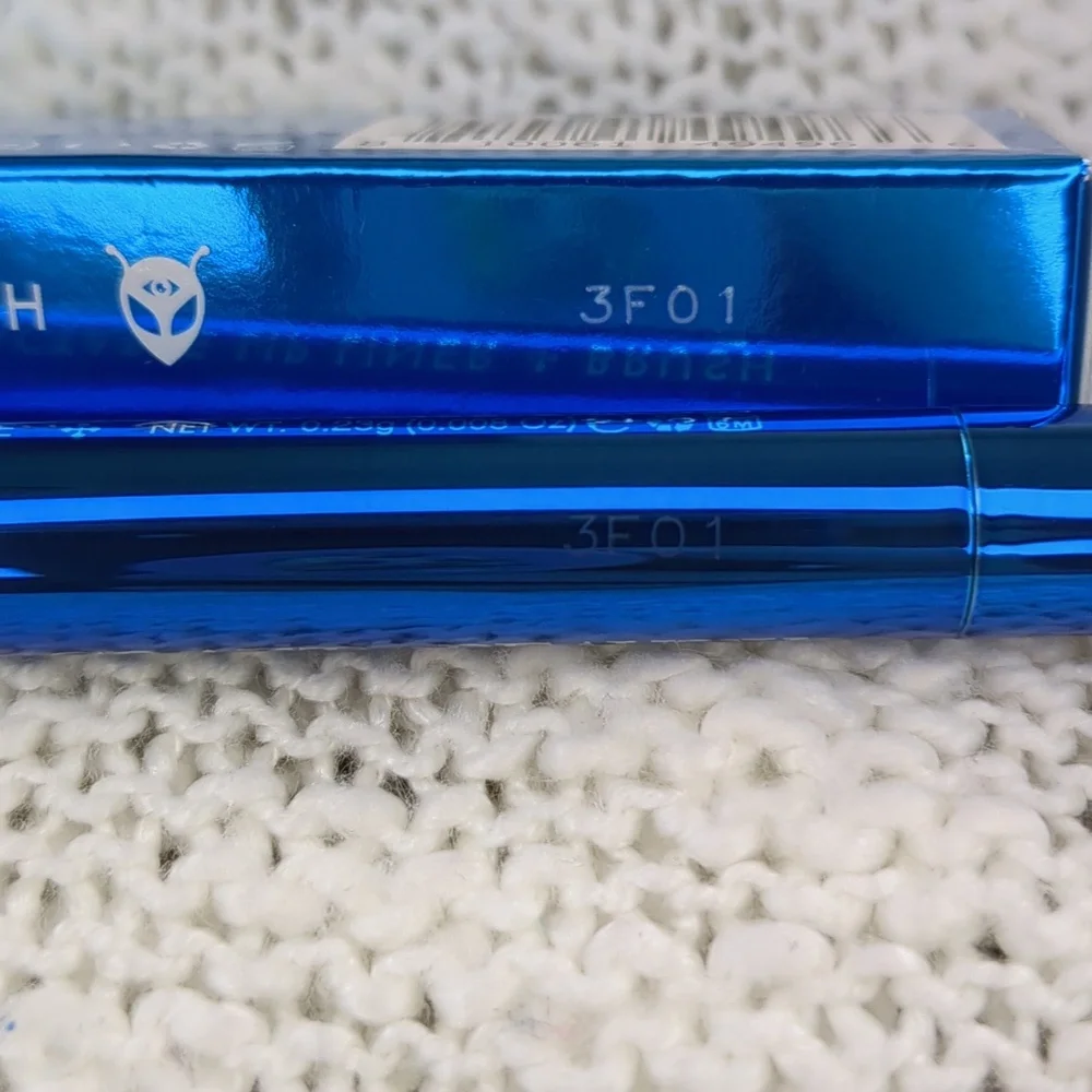 LOVE💠CRAFT💠BEAUTY Retractable Lip Liner + Brush in Space Bae, 0.23g/0.0